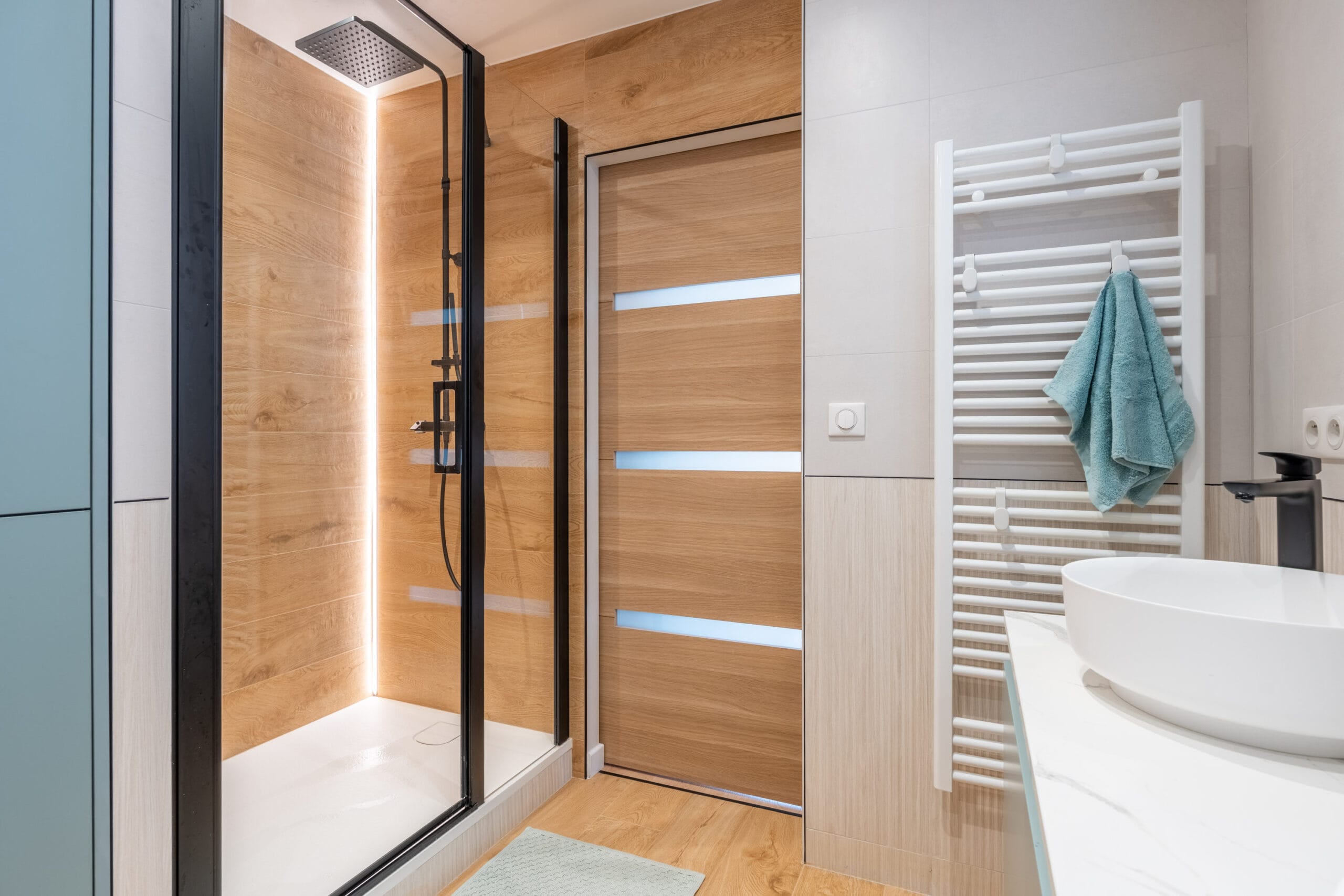 avenue-du-rhone-sophie-antonelli-architecte-interieur-decoration29 Rénovation d’une salle de bain familiale avec baignoire et douche