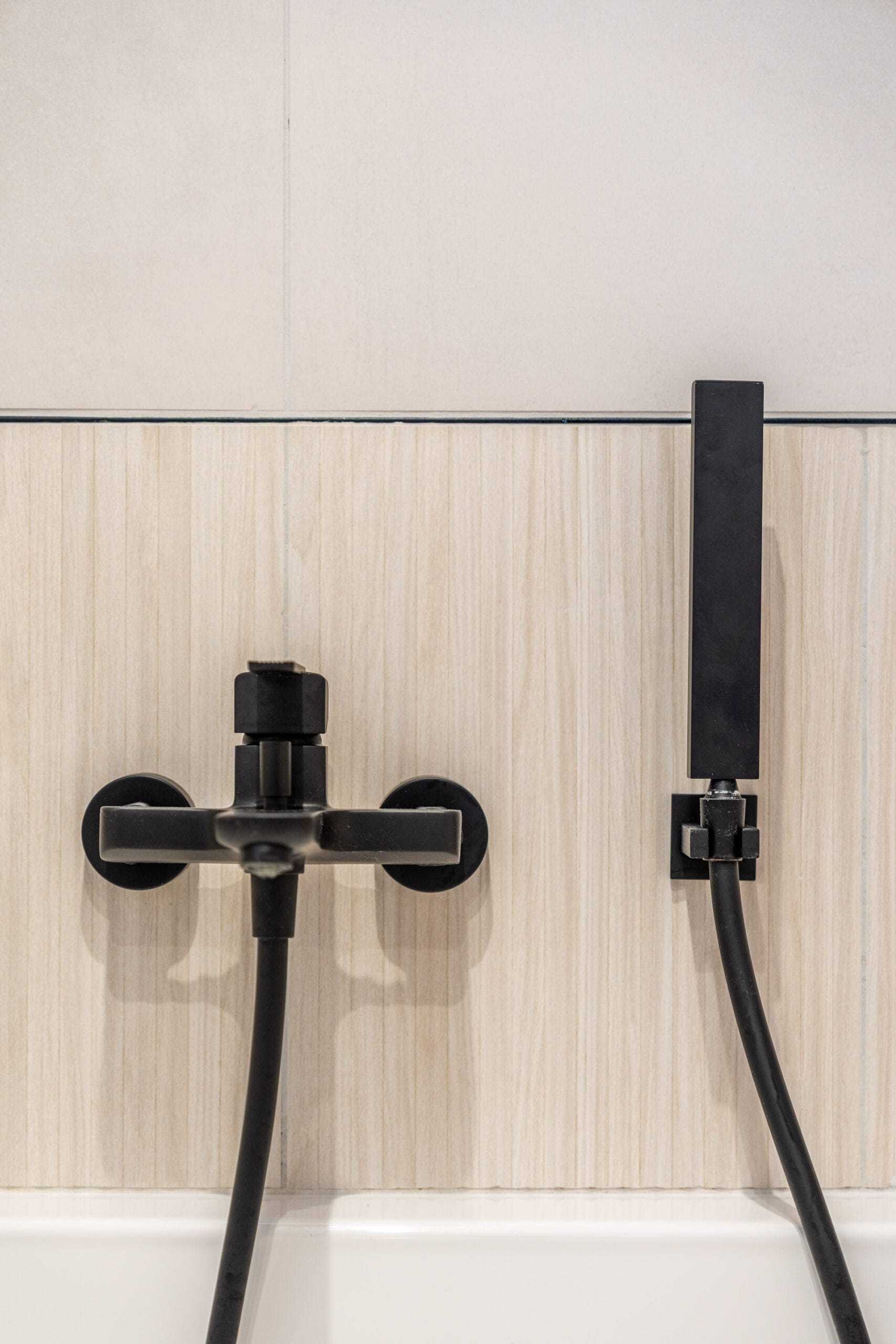 avenue-du-rhone-sophie-antonelli-architecte-interieur-decoration37 Rénovation d’une salle de bain familiale avec baignoire et douche