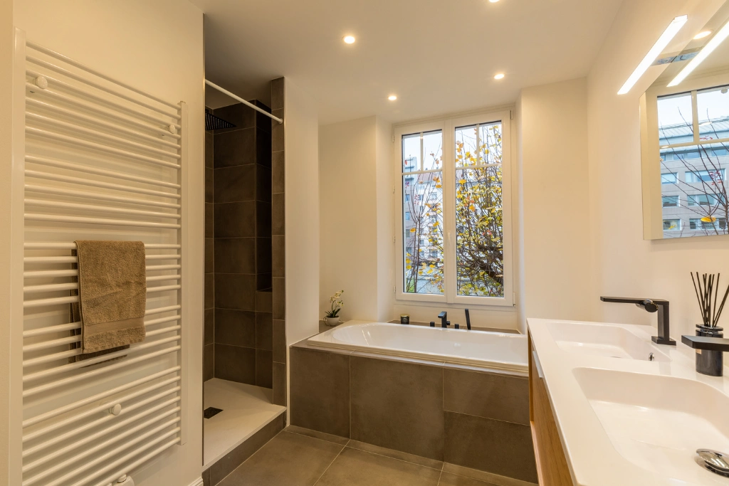 louis-revon-sophie-antonelli-architecte-interieur-salle-de-bain Rénovation d'un appartement par Sophie Antonelli, salle de bain